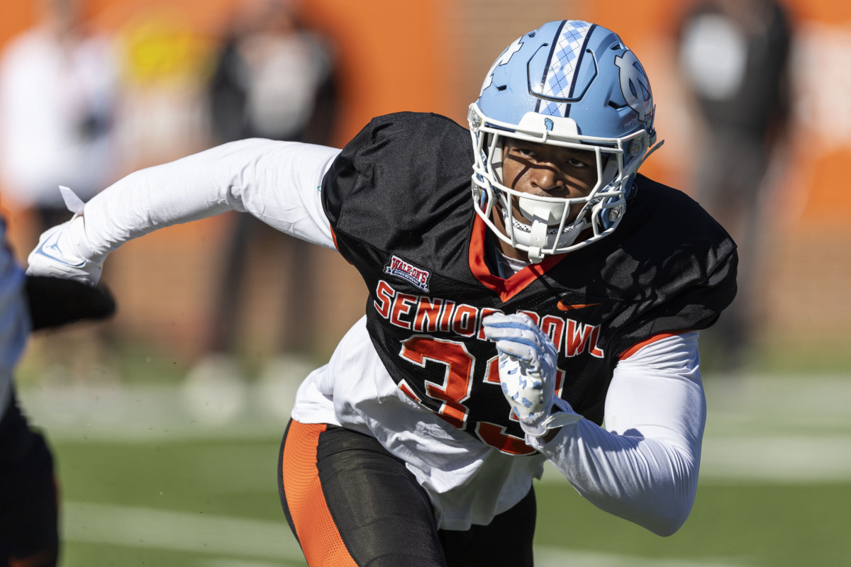 National linebacker Cedric Gray of North Carolina (33) works in coverage during practice for the National team.
